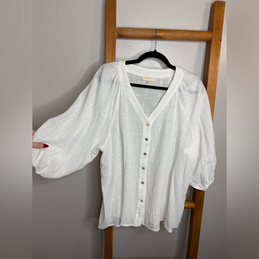 Promesa White Textured Button-Up Blouse